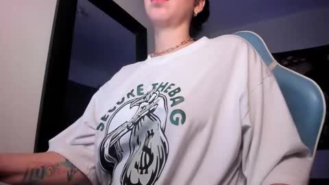 Nicol independent model online show from 01.29.25