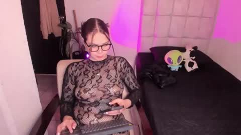 Snapshot of nicolepeachx chatting on 02.15.26 Nicol independent model online show from 02.15.26