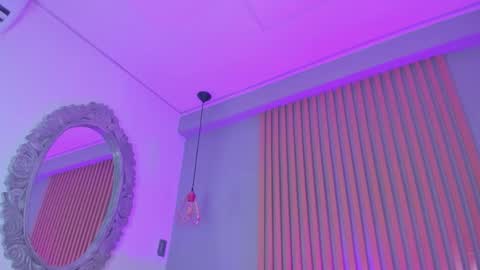 Snapshot of nicolesteele_ chatting on 12.01.25 Nicole online show from 12.01.25