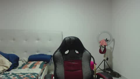 Snapshot of nicolet666lee chatting on 02.05.25 Cyber Lee online show from 02.05.25