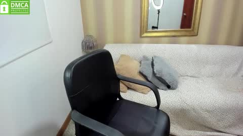 Nicolettcolin  online show from 10.17.25