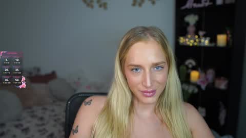 nicolette__shea_ online show from 12.04.24