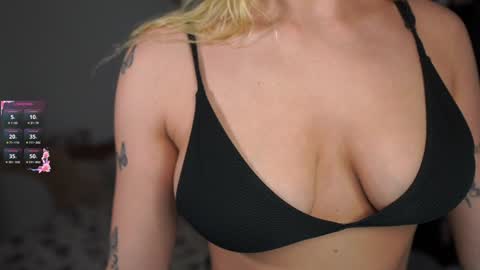 nicolette__shea_ online show from 12.05.24