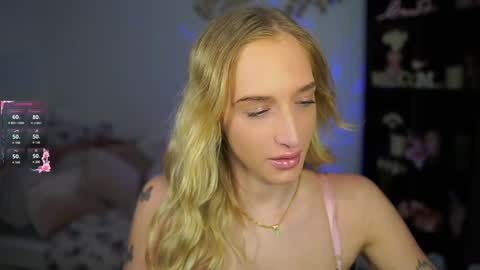 nicolette__shea_ online show from 01.31.25