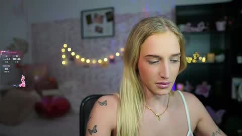 nicolette__shea_ online show from 02.11.25