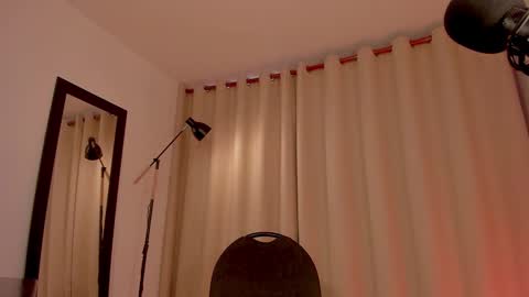 Snapshot of nicolette_tay chatting on 02.19.25 Nicol online show from 02.19.25