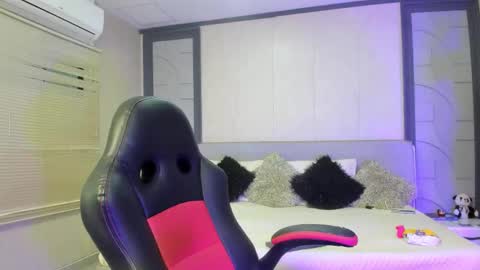 Snapshot of nicolette_white chatting on 11.06.25 Call me Nicolette online show from 11.06.25