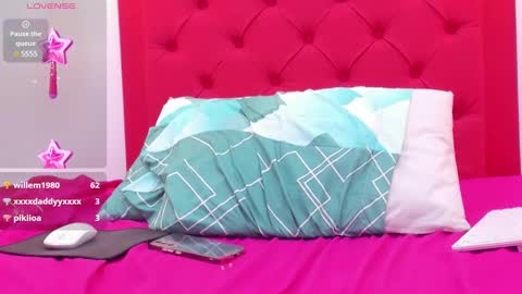 N I C O L L  online show from 03.08.25