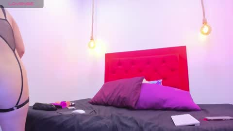 N I C O L L  online show from 03.11.25