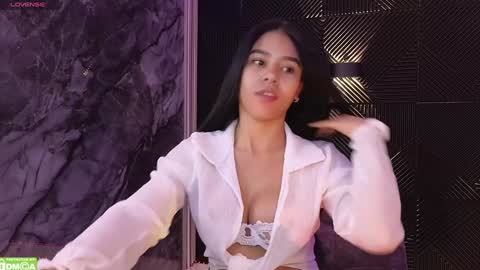 Snapshot of nicollbashel chatting on 12.16.24 Nicoll Independent model online show from 12.16.24