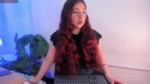 nicolle_evanss_ online show from 04.30.26