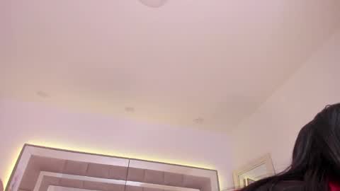 Nicolle online show from 02.05.25