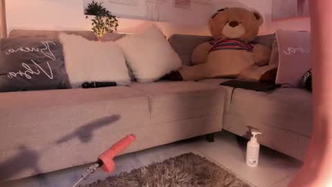 Nicolle online show from 02.26.25