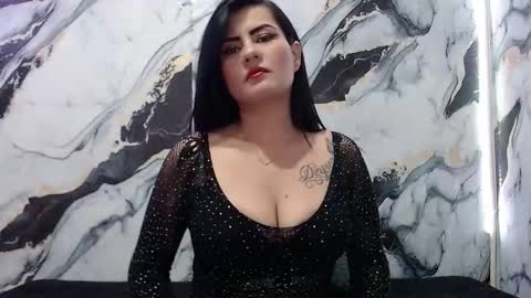 nicolle gomes online show from 12.18.25