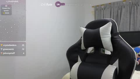 Snapshot of nicolle_jhons chatting on 12.18.24 Nicolle online show from 12.18.24