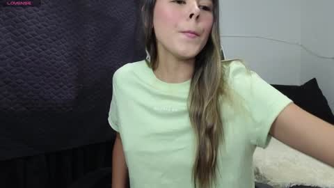 Snapshot of nicolle_jhons chatting on 01.14.25 Nicolle online show from 01.14.25