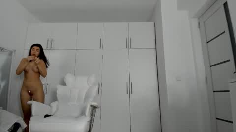 Nicolle online show from 11.28.25