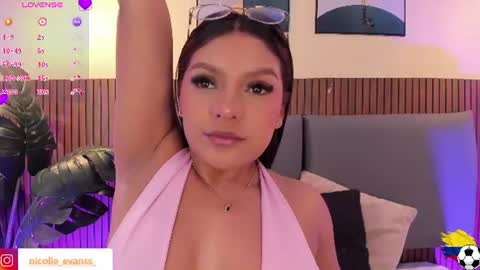 Snapshot of nicolleevan_ chatting on 06.25.26 NICOLLE EVANS online show from 06.25.26