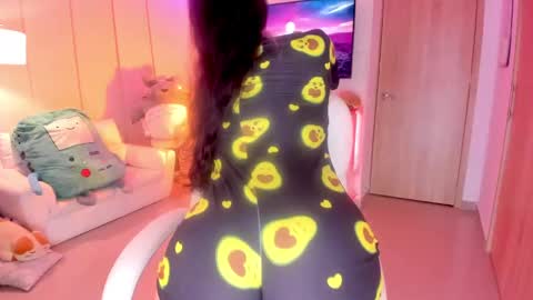 Nicolle  Go to Visit   online show from 02.05.25