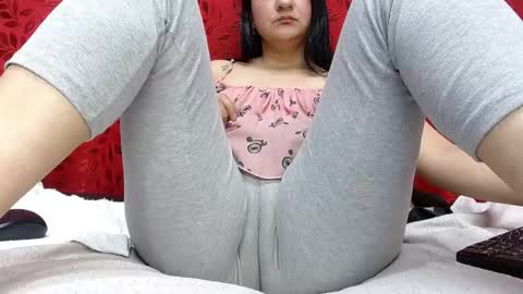 Snapshot of nicolleowens chatting on 02.17.26 NICOLLE online show from 02.17.26