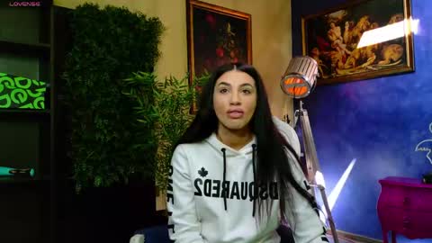 Nicolle online show from 04.22.26