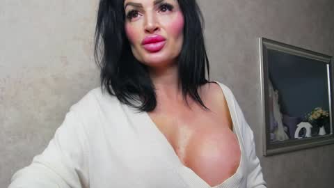 Snapshot of nicollereyn chatting on 01.23.25 Nicolle online show from 01.23.25