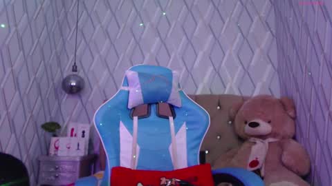 Nicolle Miley online show from 03.06.25