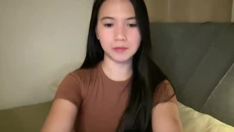 Snapshot of nicollete_snow chatting on 10.17.25 NIC 333 online show from 10.17.25