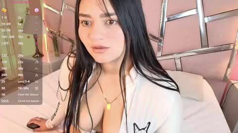 Snapshot of nicollevsconttei chatting on 12.20.25 nicollevsconttei online show from 12.20.25