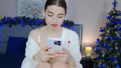 Snapshot of nicolros chatting on 12.21.25 NicolRos online show from 12.21.25