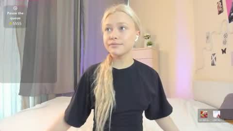 Hannah help me get 50 thumbs up online show from 07.02.26