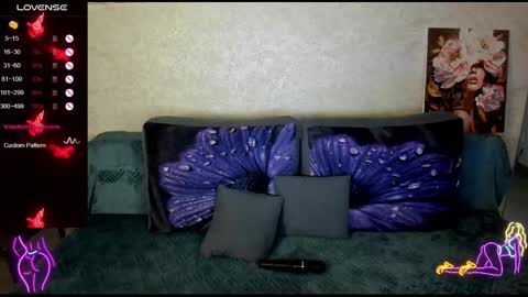 Snapshot of nigo_nika chatting on 11.17.25 nigo_nika online show from 11.17.25