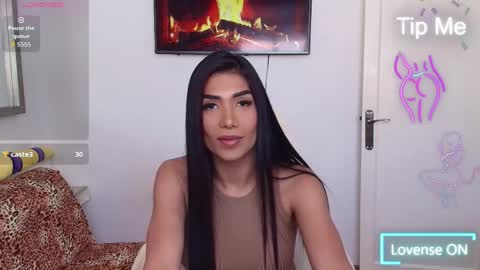 Snapshot of niickylovee chatting on 04.06.26 Nicolle Bustamante online show from 04.06.26