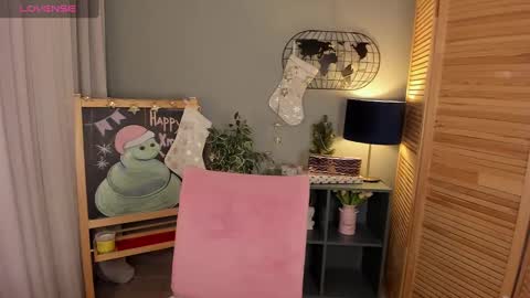 Snapshot of niiik_miiiki chatting on 12.29.24 niiik_miiiki online show from 12.29.24