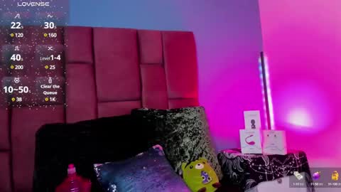 Snapshot of niinaink chatting on 02.17.25 NINAINK online show from 02.17.25