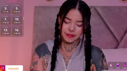 Snapshot of niinaink chatting on 10.12.25 NINAINK online show from 10.12.25