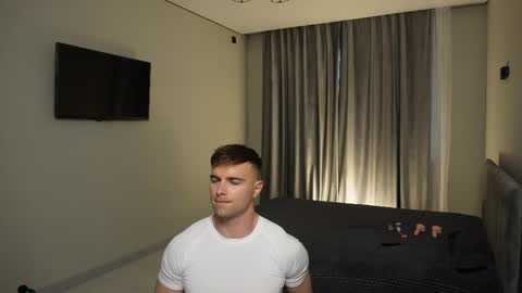 Snapshot of nik_sharp chatting on 05.19.26 Nik online show from 05.19.26