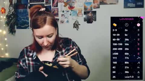 Snapshot of nika_fuchs chatting on 12.21.25 Nika online show from 12.21.25