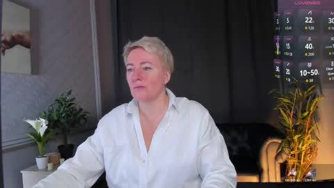 Snapshot of nika_smit chatting on 04.19.26 Nika online show from 04.19.26