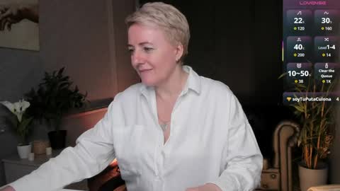 Snapshot of nika_smit chatting on 04.24.26 Nika online show from 04.24.26