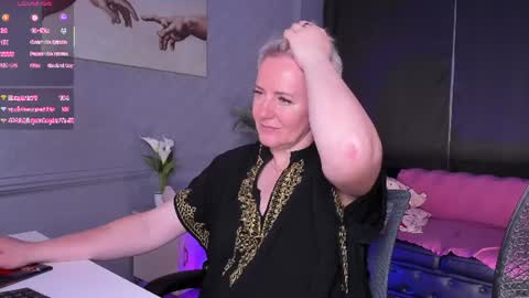Snapshot of nika_smit chatting on 06.27.26 Nika online show from 06.27.26