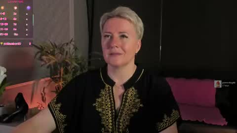 Snapshot of nika_smit chatting on 06.28.26 Nika online show from 06.28.26