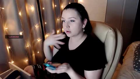 nikaking22 online show from 12.19.25