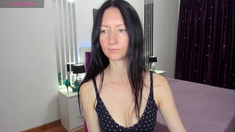 Snapshot of nikalewis chatting on 09.09.25 NikaLewis online show from 09.09.25
