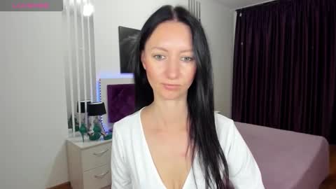 Snapshot of nikalewis chatting on 09.18.25 NikaLewis online show from 09.18.25