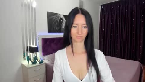 Snapshot of nikalewis chatting on 09.28.25 NikaLewis online show from 09.28.25