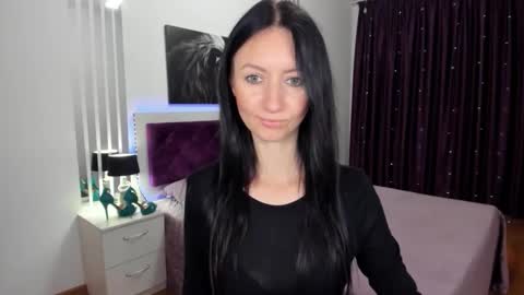 Snapshot of nikalewis chatting on 10.02.25 NikaLewis online show from 10.02.25