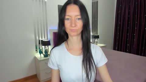 Snapshot of nikalewis chatting on 10.17.25 NikaLewis online show from 10.17.25