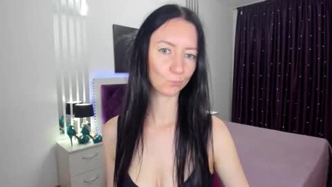 Snapshot of nikalewis chatting on 10.23.25 NikaLewis online show from 10.23.25