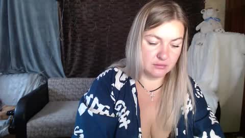 Snapshot of nikaskylink chatting on 10.10.25 Nika online show from 10.10.25